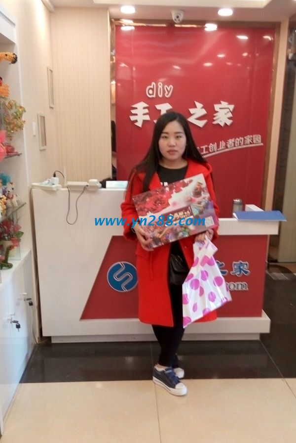 邯鄲永年化妝品店趙女士親自來手工活之家總部考察，欲兼職做手工活(圖1)