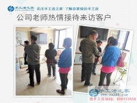 湖南邵陽市劉女士組織小區(qū)家庭婦女做手工活兼職，女人們的事業(yè)