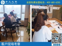 7月29日，為什么都選手工之家的珠繡串珠外放手工活？正規(guī)的手工活外發(fā)加工廠家有什么特征？手工之家接待考察加工客戶剪影